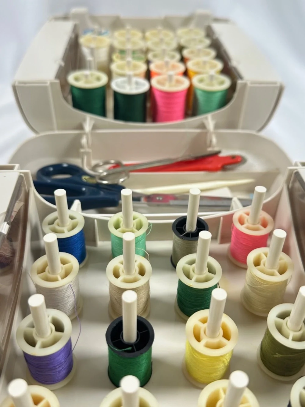 Singer Sew Essentials Folding Sewing Storage Box Kit Thread Organizer Case.